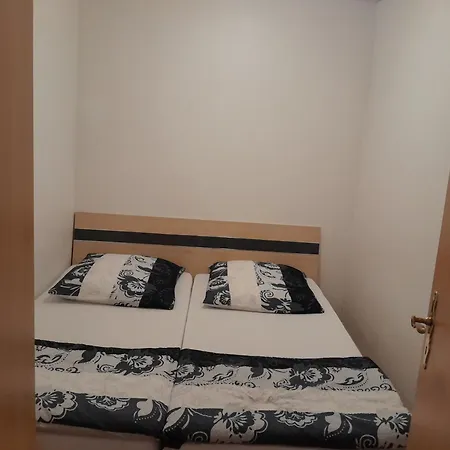Appartament B Apartment *